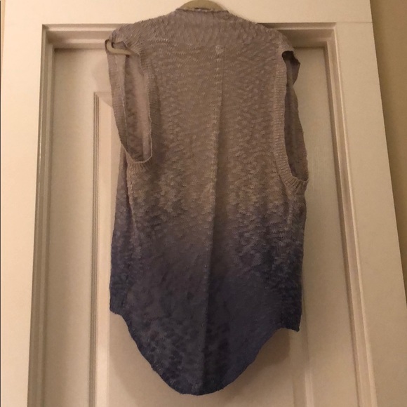 Ombré Vest - Picture 2 of 3